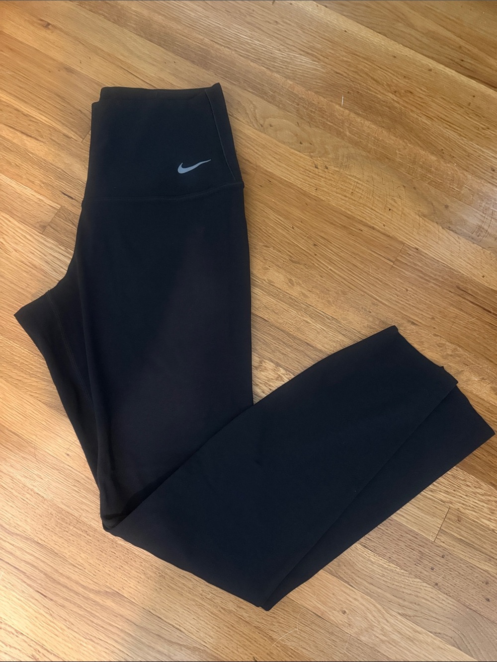 Nike Women’s Zenvy Black Performance Leggings with Silver Swoosh